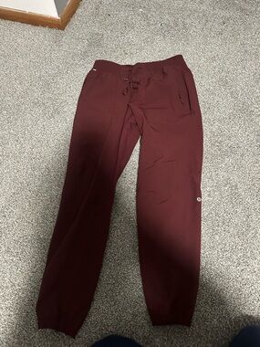 lululemon athletica Men's Jogger Pants in Burgundy